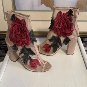 Elegant Floral Embroidered Ankle Boots tan red and dark green with zipper